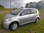 Daihatsu Sirion 1.0 51KW 2006 Grijs, Auto's, Daihatsu, Voorwielaandrijving, Stof, 750 kg, 4 cilinders
