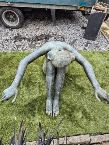 Bronzen tuinbeeld beschikbaar voor biedingen