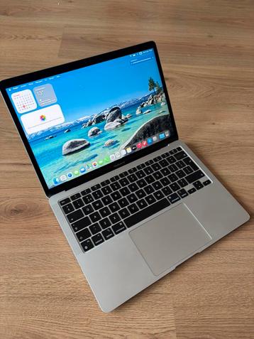 Apple Macbook Air, M1, zeer goede staat, 87% batterij beschikbaar voor biedingen