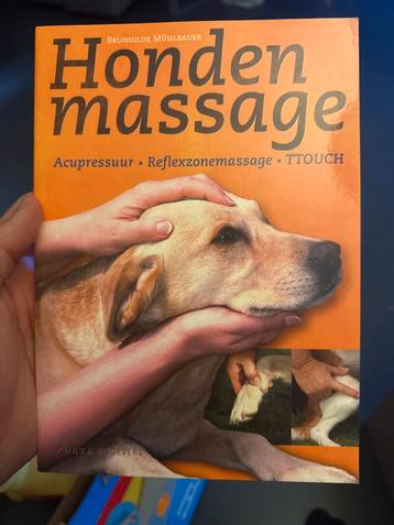 Hondenmassage boek beschikbaar voor biedingen