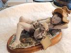 Capodimonte Giuseppe Armani Girl Relaxing beeldje, Ophalen of Verzenden, Zo goed als nieuw