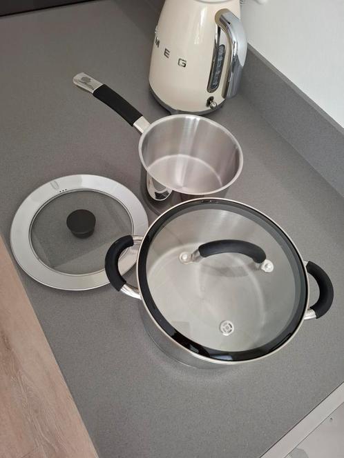 Twee Sola pannen, Huis en Inrichting, Keuken | Potten en Pannen, Zo goed als nieuw, Pannenset, Rvs, Ophalen