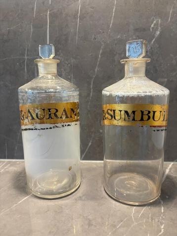 2 antieke apothekersflessen beschikbaar voor biedingen