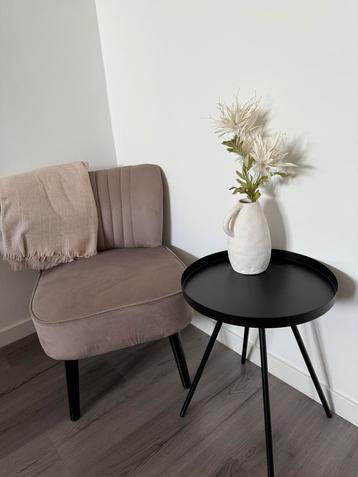 Stijlvolle fauteuil + bijzettafel set beschikbaar voor biedingen