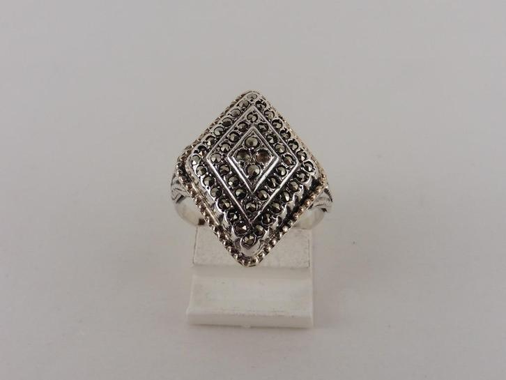 Zilveren damesring met markasiet                        Z122, Sieraden, Tassen en Uiterlijk, Ringen, Gebruikt, Dame, 17 tot 18