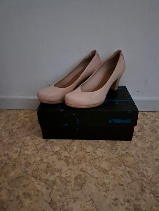 Clarks, Kleding | Dames, Schoenen, Nieuw, Pumps, Beige, Ophalen of Verzenden