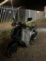 Vespa Sprint 2017, Fietsen en Brommers, Ophalen, Zo goed als nieuw, Benzine