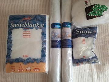 3 nieuwe grote sneeuwdekens en een pak losse sneeuw. beschikbaar voor biedingen