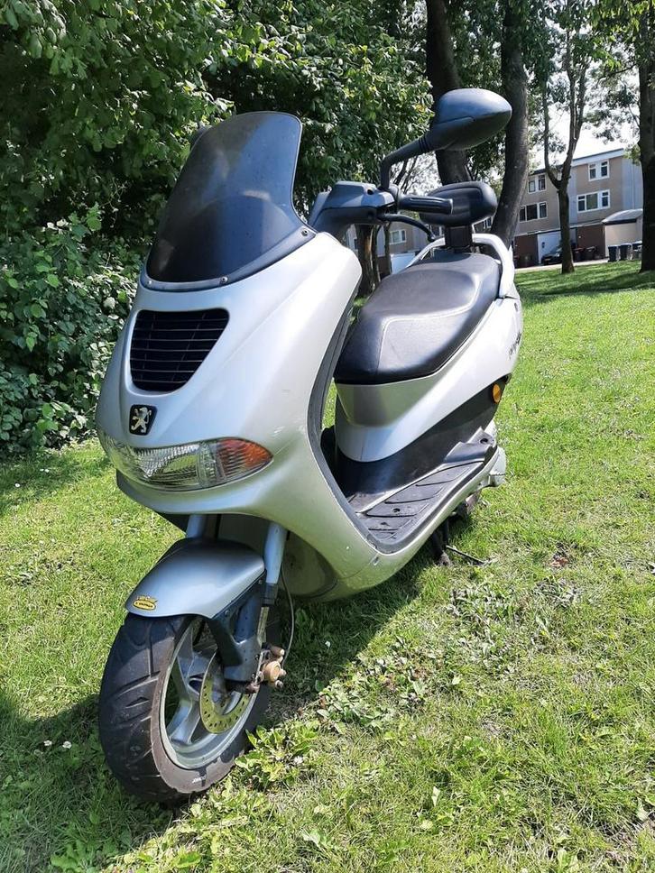 Peugeot Elyseo 50cc – Sterke 2-takt scooter geel kenteken, Fietsen en Brommers, Steps, Zo goed als nieuw, Overige typen, Ophalen