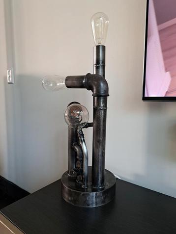 Industriële lamp  beschikbaar voor biedingen