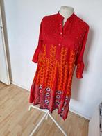 Rode jurk met gouden details - Maat M, Maat 38/40 (M), Ophalen of Verzenden, Onbekend, Gedragen