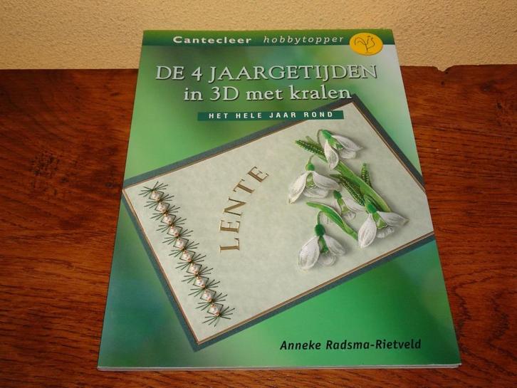 Anneke Radsma: De 4 jaargetijden in 3D met kralen € 2,50, Hobby en Vrije tijd, Kaarten | Zelf maken, Zo goed als nieuw, Overige typen