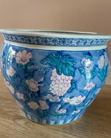 Grote Chinese bloempot. beschikbaar voor biedingen