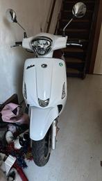 Kymco New like 50cc E4, Fietsen en Brommers, Snorfietsen en Snorscooters, Kymco, Ophalen of Verzenden, Zo goed als nieuw, Benzine