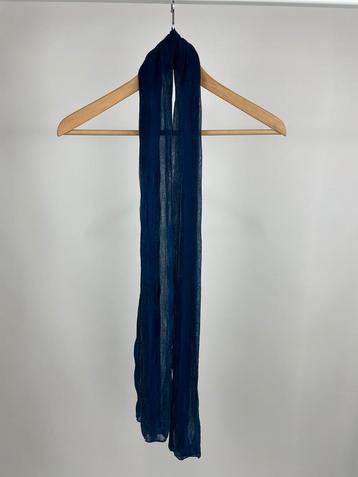 Leuke zomerse sjaal blauw beschikbaar voor biedingen