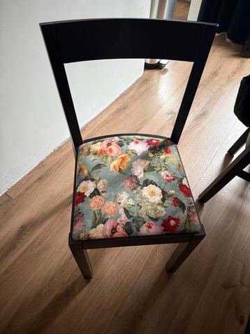 4 Ikea stoelen, zelf bekleed met velours beschikbaar voor biedingen