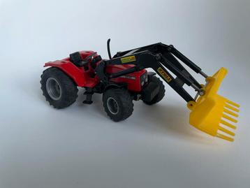 Model Massey Ferguson MF 4270, rood frontlader Siku, 1/32 beschikbaar voor biedingen