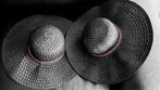 Twee prachtige zwarte dames zomerhoeden, ongedragen, Ophalen of Verzenden, Nieuw, One size fits all