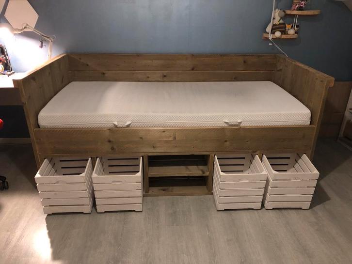 Steigerhouten eenpersoonsbed met fruitkisten, Huis en Inrichting, Slaapkamer | Bedden, Gebruikt, Eenpersoons, 90 cm, 200 cm, Steigerhout