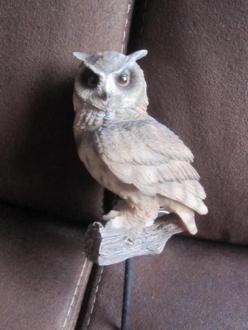 Sint: Uil beeldje op pin beschikbaar voor biedingen