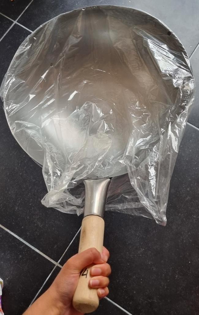 2 Nieuwe Wokpannen: Carbon Steel + Wok Borstels & Antiaanbak, Huis en Inrichting, Keuken | Potten en Pannen, Nieuw, Wok, Ophalen of Verzenden