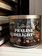 Bath & Body works kaars, Praline Delight, nieuw, 3-wick, Huis en Inrichting, Woonaccessoires | Kandelaars en Kaarsen, Overige materialen