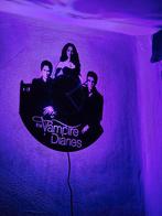 Klok  vampire diaries met led, Huis en Inrichting, Woonaccessoires | Klokken, Ophalen of Verzenden, Zo goed als nieuw, Wandklok