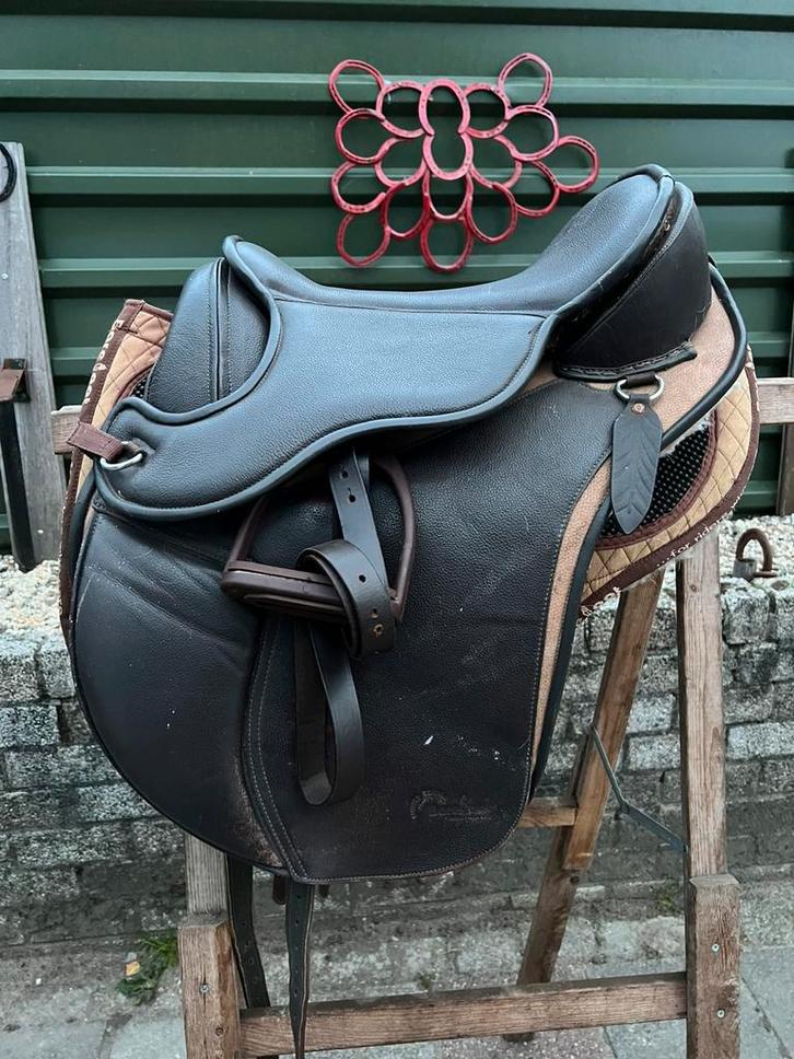 2 zadels te koop! Malibaud Randonnée en Barefoot Nottingham, Dieren en Toebehoren, Paarden en Pony's | Zadels, Gebruikt, Recreatie