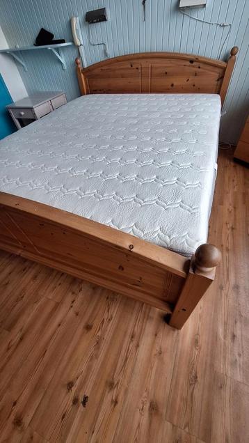 Houten bedframe - Tweepersoons (Ikea) - afbeelding 1