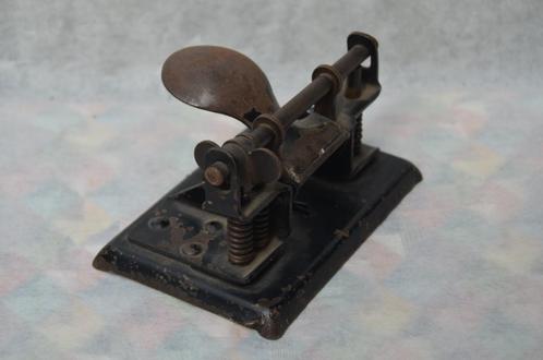 Antieke perforator in goede staat, Antiek en Kunst, Antiek | Kantoor en Zakelijk, Ophalen of Verzenden