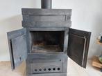 Robuste houthaard met deuren incl twee afvoerdelen, Ophalen, Houthaard