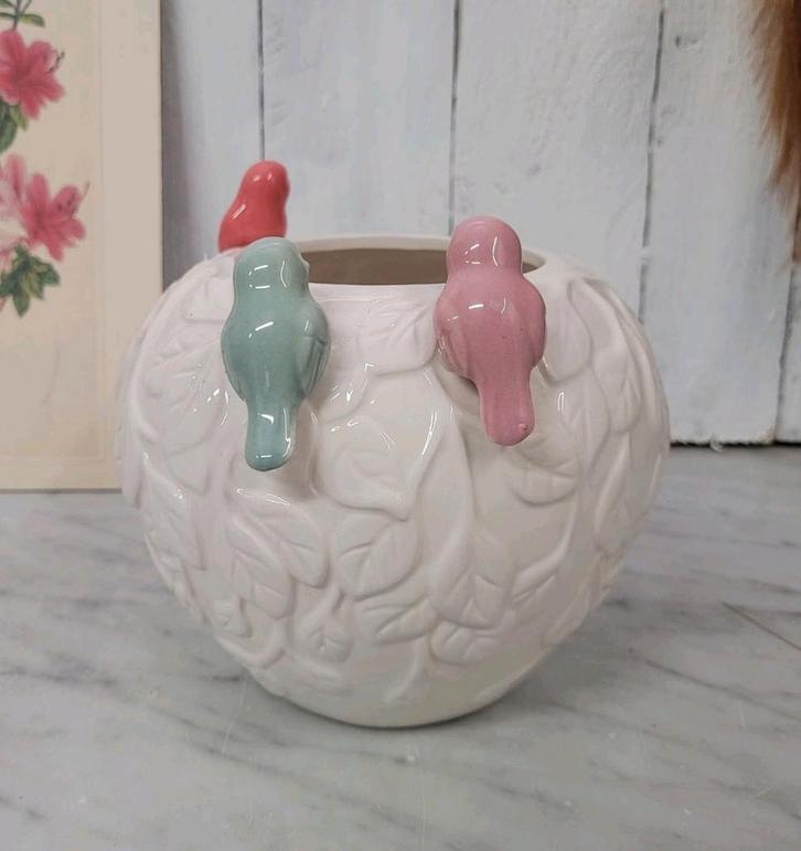 Bloempot met 3d vogeltjes., Tuin en Terras, Bloempotten, Zo goed als nieuw, Aardewerk, Minder dan 40 cm, Minder dan 25 cm, Rond