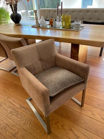 Leren stoelen met RVS onderstel, drie stuks beschikbaar voor biedingen