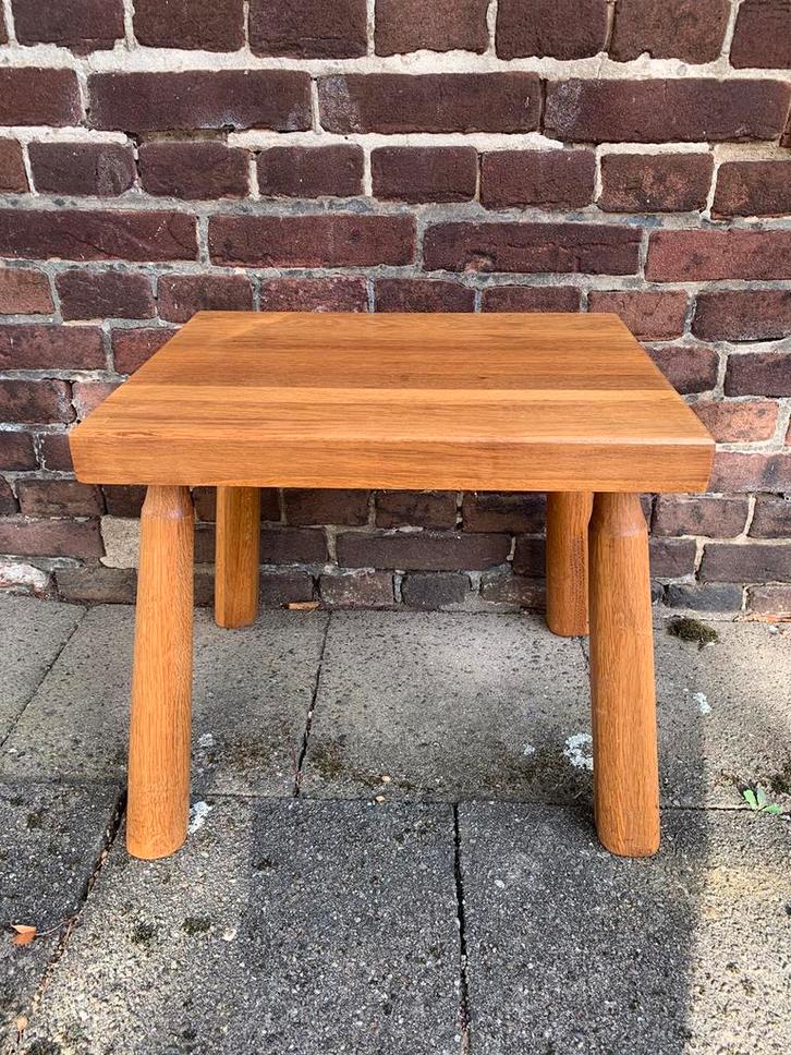 Leuk vintage bijzettafeltje met dikke poten brutalist, Antiek en Kunst, Antiek | Meubels | Tafels, Ophalen of Verzenden