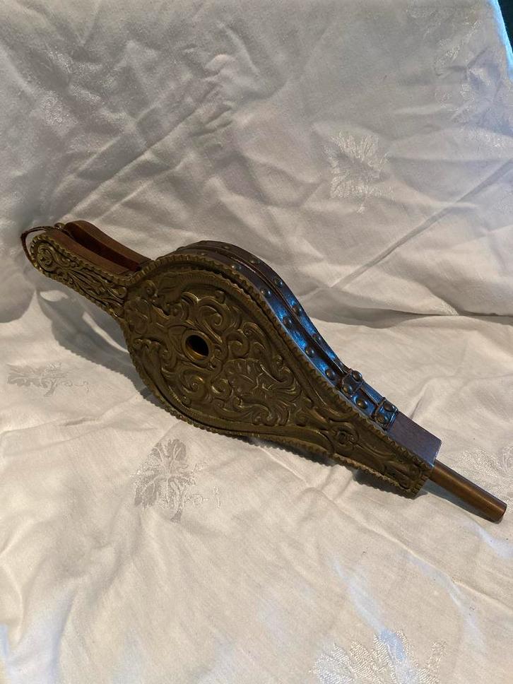 Antieke Blaasbalg met Koperen Dekplaat - Windgod, Antiek en Kunst, Antiek | Koper en Brons, Koper, Ophalen of Verzenden