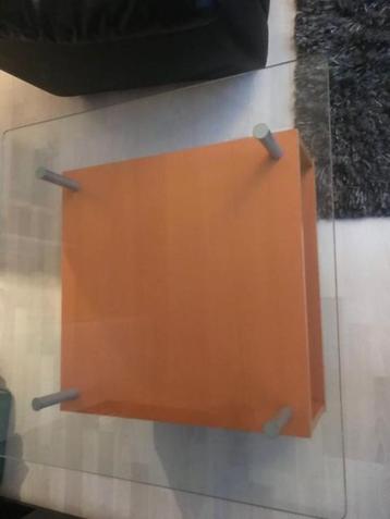 Mooie salontafel beschikbaar voor biedingen