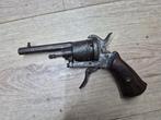 Oud geweer revolver  is nog meer zie advertentie tekst, Antiek en Kunst, Antiek | Overige Antiek, Ophalen