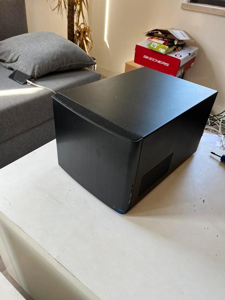 NAS opslag 32TB 6 bays, Computers en Software, NAS, Zo goed als nieuw, Ophalen of Verzenden