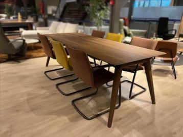 Leolux Freyr stoelen – showroommodel beschikbaar voor biedingen