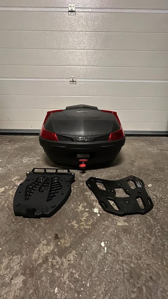 Givi Blade topkoffer met bevestigingsplaat voor motor, Motoren, Accessoires | Koffers en Tassen, Zo goed als nieuw, Ophalen