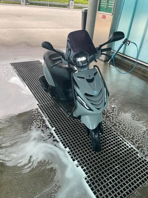 Piaggio zip 2011, Fietsen en Brommers, Scooters | Piaggio, Zo goed als nieuw, Zip, Ophalen of Verzenden
