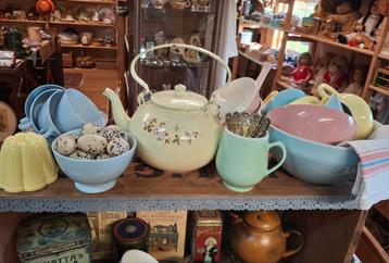 Antiek, Curiosa, Brocante, Emaille, Blikken, Poppen, Beren. beschikbaar voor biedingen