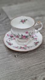 Vintage Elizabethan Kop en Schotel - Staffordshire, Ophalen of Verzenden, Zo goed als nieuw, Porselein, Kop en/of schotel