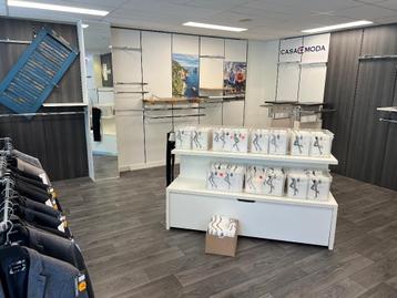 Winkelinterieur kleding Lingerie Schoenmode sportkleding enz beschikbaar voor biedingen