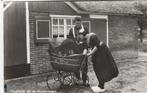 staphorst- bij de kinderwagen, Verzamelen, Ansichtkaarten | Nederland, Ophalen of Verzenden, 1940 tot 1960