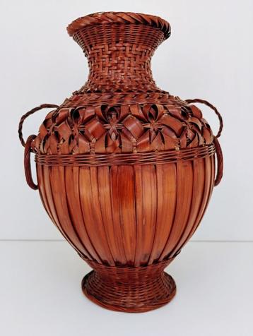 Vintage bamboo vaas Ikebana met binnenvaas beschikbaar voor biedingen