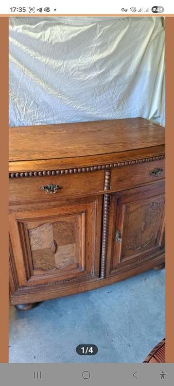 Antieke houten dressoir beschikbaar voor biedingen