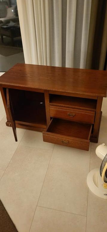 Houten TV-kast met opbergruimte beschikbaar voor biedingen