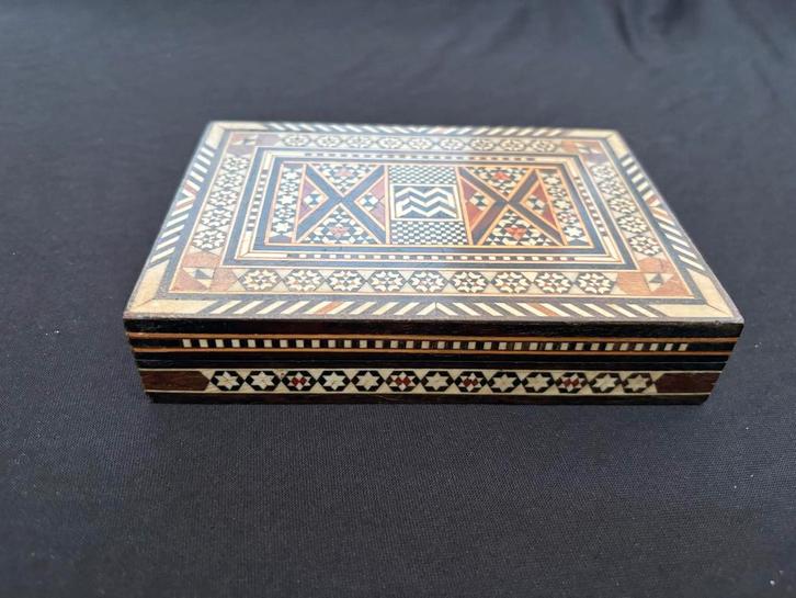 Hout mozaiek  ingelegd kistje met speelkaarten, Verzamelen, Speelkaarten, Jokers en Kwartetten, Speelkaart(en), Ophalen of Verzenden