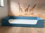 Vloerbed JIP Petit Puk blauw 90x200 inclusief matras, Kinderen en Baby's, Kinderkamer | Bedden, Ophalen, 85 tot 100 cm, Zo goed als nieuw